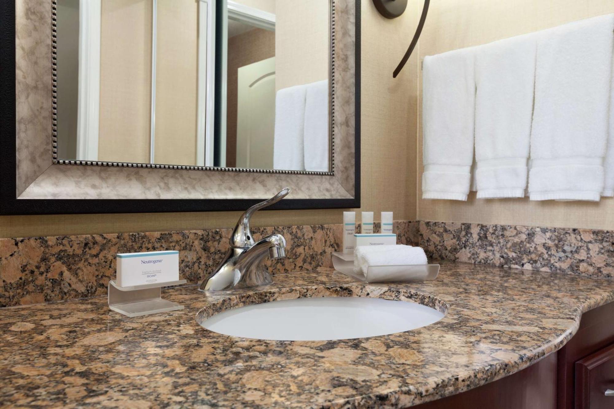 Homewood Suites מדפורד מראה חיצוני תמונה