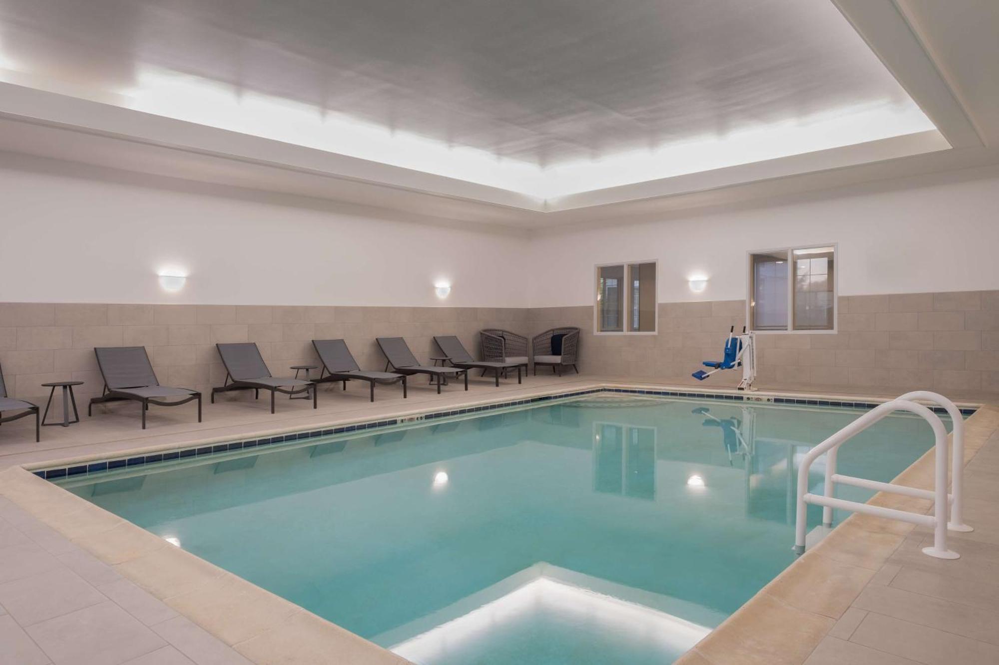 Homewood Suites מדפורד מראה חיצוני תמונה
