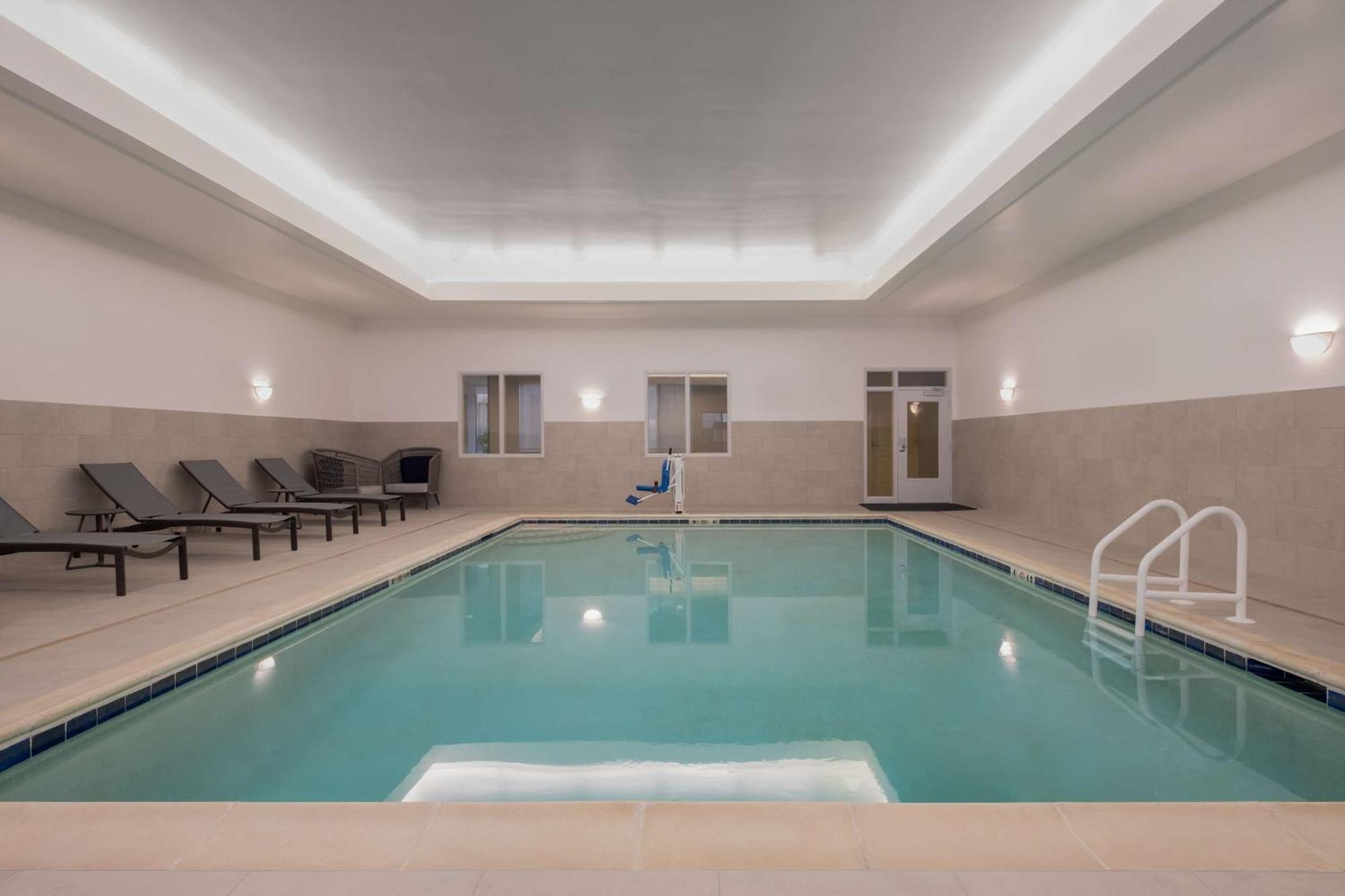 Homewood Suites מדפורד מראה חיצוני תמונה